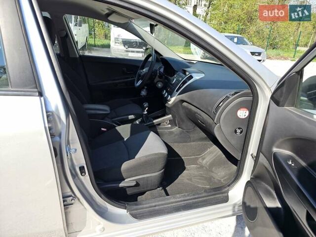 Серый Киа Сид, объемом двигателя 1.4 л и пробегом 154 тыс. км за 6700 $, фото 8 на Automoto.ua