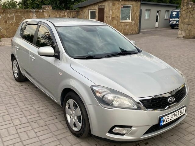 Серый Киа Сид, объемом двигателя 1.4 л и пробегом 175 тыс. км за 6700 $, фото 4 на Automoto.ua