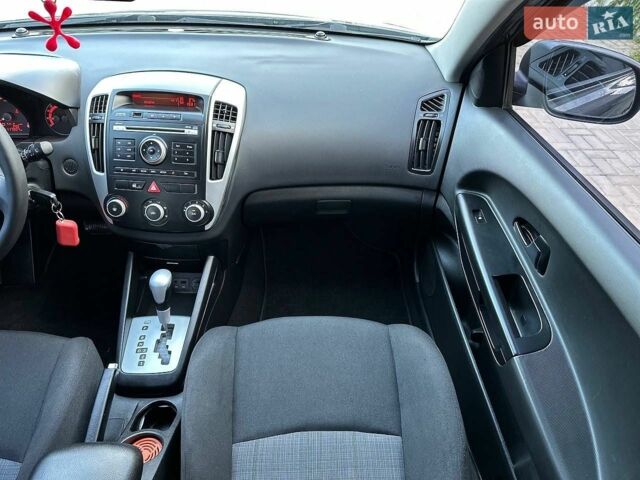 Серый Киа Сид, объемом двигателя 1.6 л и пробегом 118 тыс. км за 8200 $, фото 28 на Automoto.ua