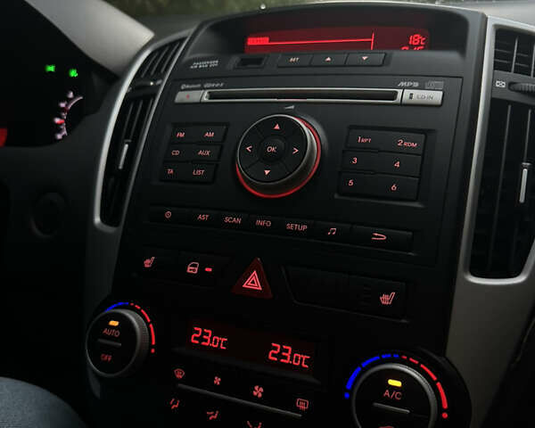 Серый Киа Сид, объемом двигателя 1.58 л и пробегом 240 тыс. км за 6850 $, фото 4 на Automoto.ua