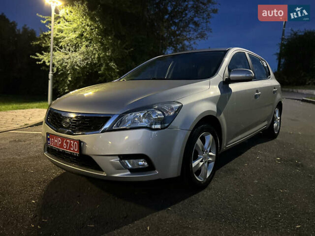 Серый Киа Сид, объемом двигателя 1.6 л и пробегом 159 тыс. км за 7800 $, фото 2 на Automoto.ua