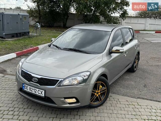 Серый Киа Сид, объемом двигателя 1.6 л и пробегом 241 тыс. км за 7300 $, фото 2 на Automoto.ua