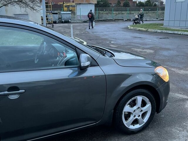 Серый Киа Сид, объемом двигателя 1.6 л и пробегом 187 тыс. км за 6500 $, фото 2 на Automoto.ua
