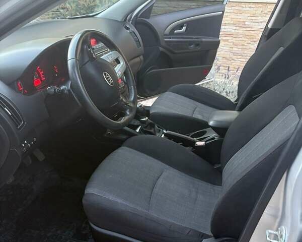 Серый Киа Сид, объемом двигателя 1.58 л и пробегом 205 тыс. км за 6399 $, фото 4 на Automoto.ua