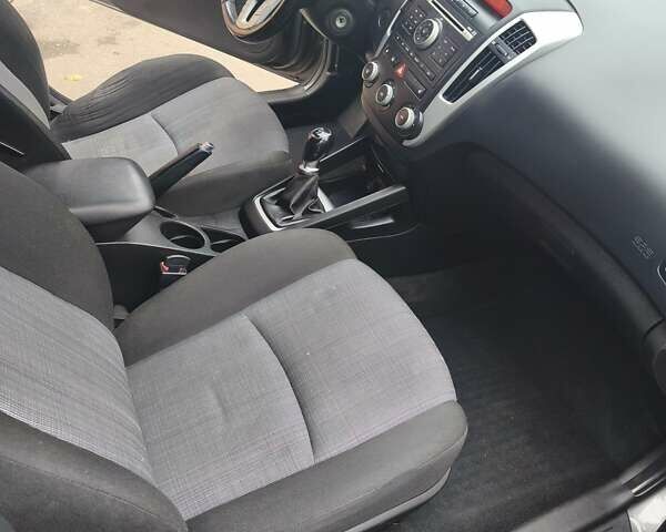 Серый Киа Сид, объемом двигателя 1.6 л и пробегом 197 тыс. км за 6250 $, фото 6 на Automoto.ua