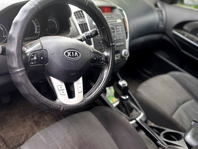 Серый Киа Сид, объемом двигателя 1.6 л и пробегом 0 тыс. км за 7100 $, фото 6 на Automoto.ua