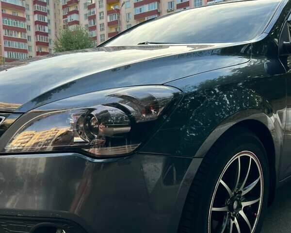 Серый Киа Сид, объемом двигателя 1.59 л и пробегом 210 тыс. км за 8000 $, фото 2 на Automoto.ua