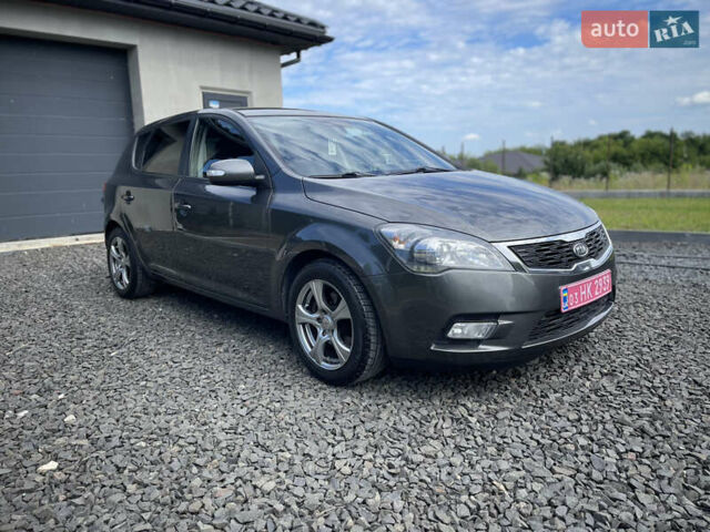 Серый Киа Сид, объемом двигателя 1.6 л и пробегом 244 тыс. км за 8500 $, фото 2 на Automoto.ua