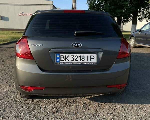 Серый Киа Сид, объемом двигателя 1.4 л и пробегом 200 тыс. км за 7300 $, фото 3 на Automoto.ua