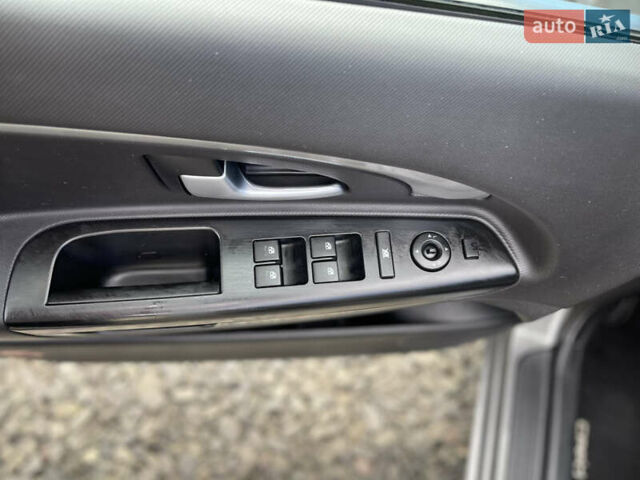 Серый Киа Сид, объемом двигателя 1.6 л и пробегом 244 тыс. км за 8500 $, фото 9 на Automoto.ua