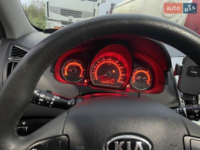 Серый Киа Сид, объемом двигателя 1.58 л и пробегом 238 тыс. км за 6100 $, фото 10 на Automoto.ua