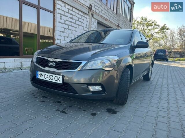 Серый Киа Сид, объемом двигателя 1.58 л и пробегом 278 тыс. км за 5200 $, фото 6 на Automoto.ua