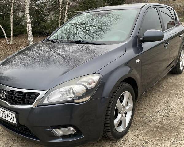 Серый Киа Сид, объемом двигателя 1.6 л и пробегом 300 тыс. км за 6700 $, фото 8 на Automoto.ua
