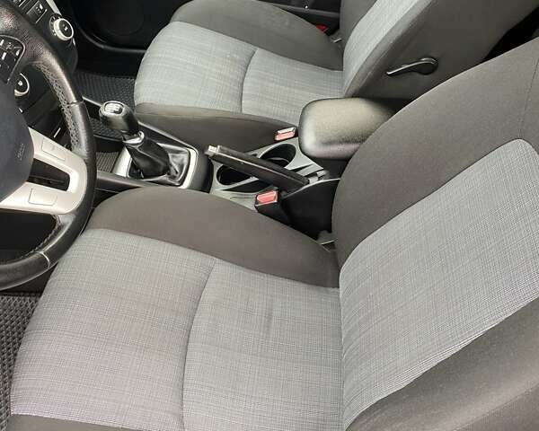 Серый Киа Сид, объемом двигателя 1.6 л и пробегом 300 тыс. км за 6700 $, фото 20 на Automoto.ua