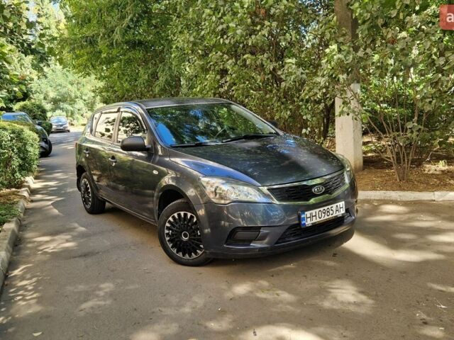 Серый Киа Сид, объемом двигателя 1.4 л и пробегом 280 тыс. км за 4800 $, фото 4 на Automoto.ua