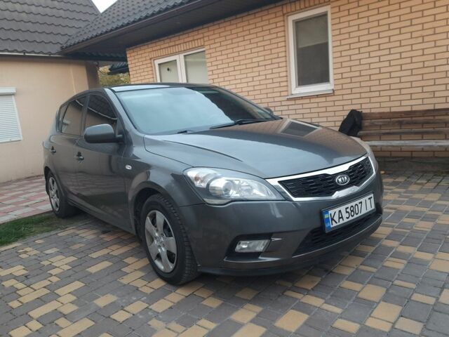 Серый Киа Сид, объемом двигателя 1.6 л и пробегом 238 тыс. км за 5900 $, фото 1 на Automoto.ua