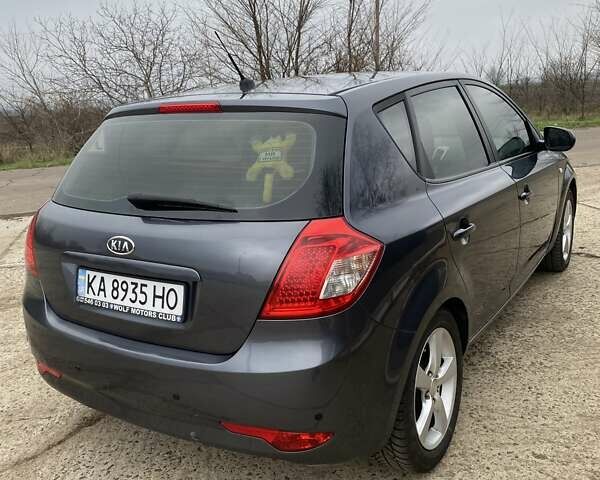 Серый Киа Сид, объемом двигателя 1.6 л и пробегом 300 тыс. км за 6700 $, фото 4 на Automoto.ua