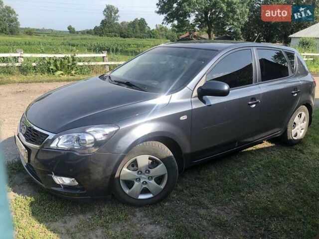 Серый Киа Сид, объемом двигателя 1.6 л и пробегом 134 тыс. км за 7500 $, фото 1 на Automoto.ua