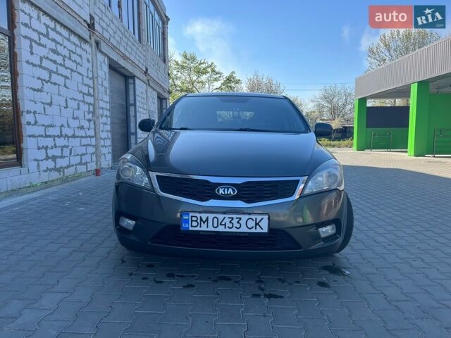 Серый Киа Сид, объемом двигателя 1.58 л и пробегом 278 тыс. км за 5200 $, фото 17 на Automoto.ua