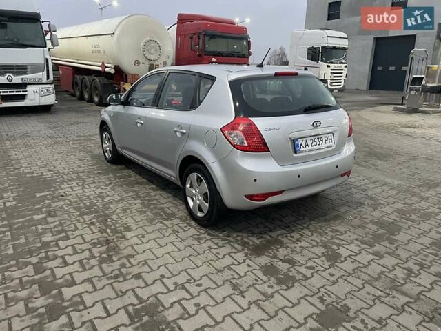 Серый Киа Сид, объемом двигателя 1.58 л и пробегом 238 тыс. км за 6100 $, фото 2 на Automoto.ua