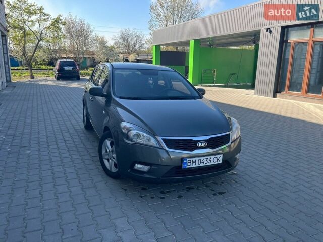 Серый Киа Сид, объемом двигателя 1.58 л и пробегом 278 тыс. км за 5200 $, фото 22 на Automoto.ua