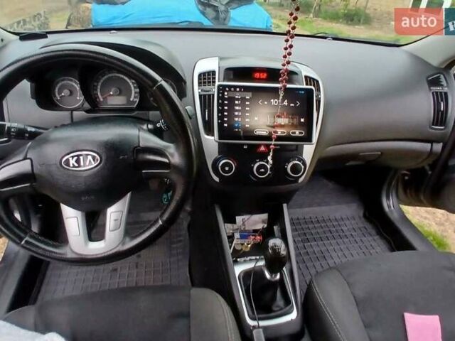 Серый Киа Сид, объемом двигателя 1.4 л и пробегом 264 тыс. км за 5800 $, фото 2 на Automoto.ua