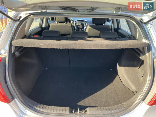 Серый Киа Сид, объемом двигателя 1.6 л и пробегом 232 тыс. км за 8300 $, фото 6 на Automoto.ua