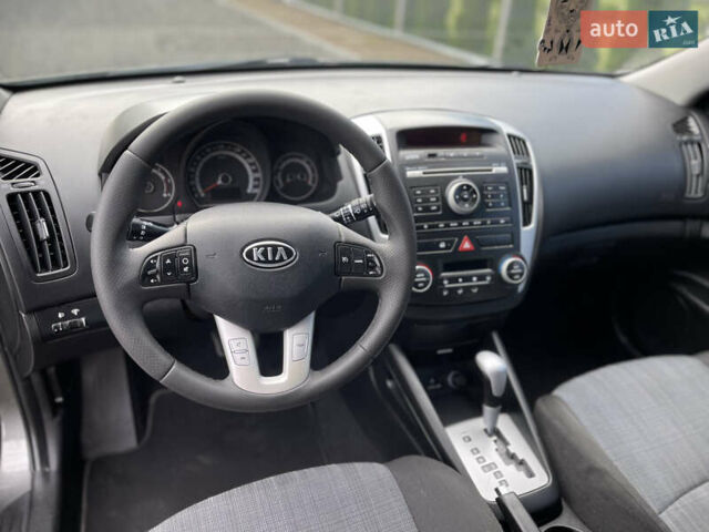 Серый Киа Сид, объемом двигателя 1.6 л и пробегом 244 тыс. км за 8500 $, фото 11 на Automoto.ua