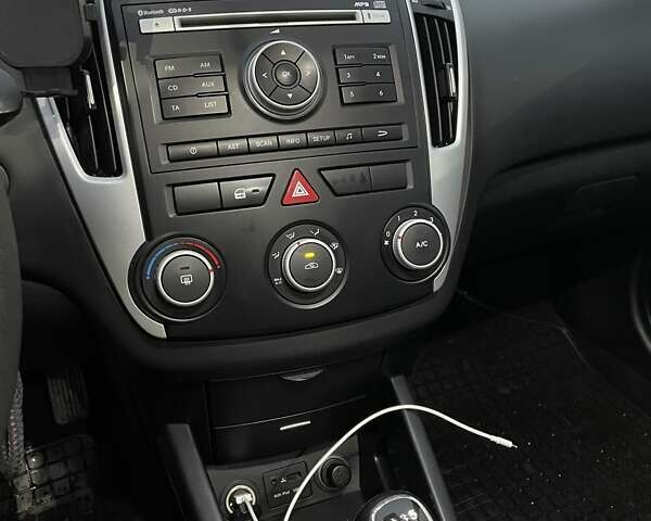 Серый Киа Сид, объемом двигателя 1.58 л и пробегом 238 тыс. км за 6100 $, фото 12 на Automoto.ua