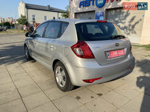 Серый Киа Сид, объемом двигателя 1.6 л и пробегом 232 тыс. км за 8300 $, фото 3 на Automoto.ua