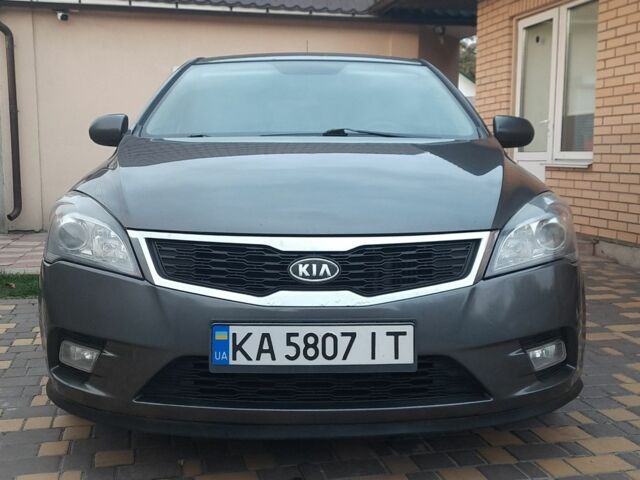 Серый Киа Сид, объемом двигателя 1.6 л и пробегом 238 тыс. км за 5900 $, фото 2 на Automoto.ua