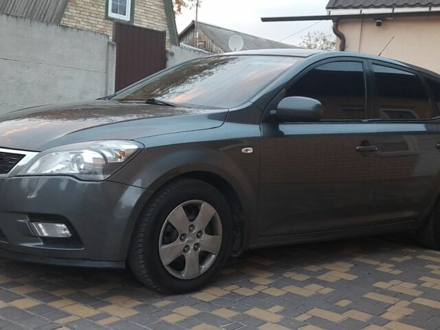 Серый Киа Сид, объемом двигателя 1.6 л и пробегом 238 тыс. км за 5900 $, фото 4 на Automoto.ua