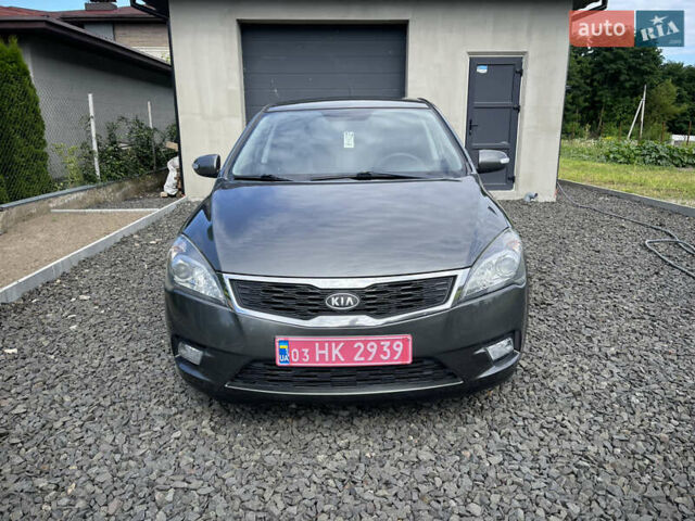 Серый Киа Сид, объемом двигателя 1.6 л и пробегом 244 тыс. км за 8500 $, фото 1 на Automoto.ua