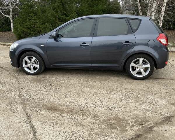 Серый Киа Сид, объемом двигателя 1.6 л и пробегом 300 тыс. км за 6700 $, фото 2 на Automoto.ua