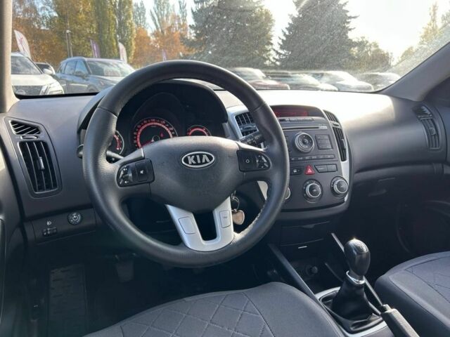 Кіа Сід 2011 у Кривому Розі на Automoto.ua Сірий Кіа Сід, об'ємом двигуна 1.4 л та пробігом 220 тис. км за 6000 $, фото 11 на Automoto.ua