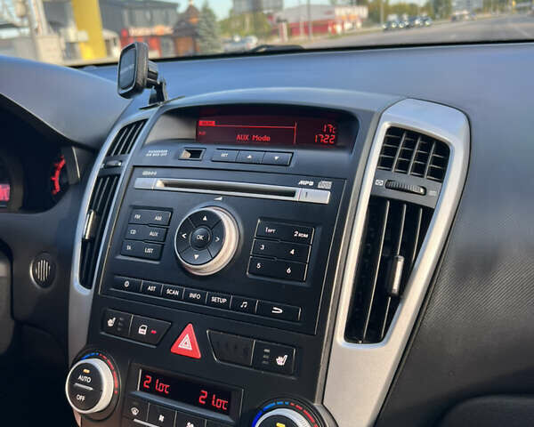 Серый Киа Сид, объемом двигателя 1.59 л и пробегом 210 тыс. км за 8000 $, фото 12 на Automoto.ua