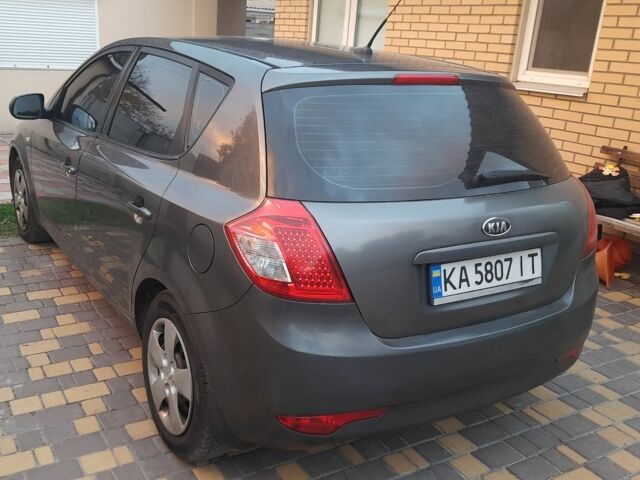 Серый Киа Сид, объемом двигателя 1.6 л и пробегом 238 тыс. км за 5900 $, фото 7 на Automoto.ua