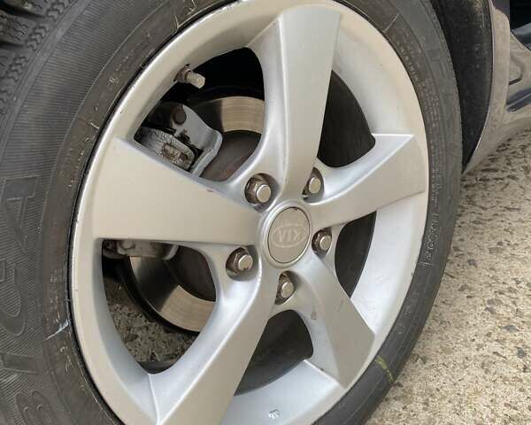 Серый Киа Сид, объемом двигателя 1.6 л и пробегом 300 тыс. км за 6700 $, фото 18 на Automoto.ua