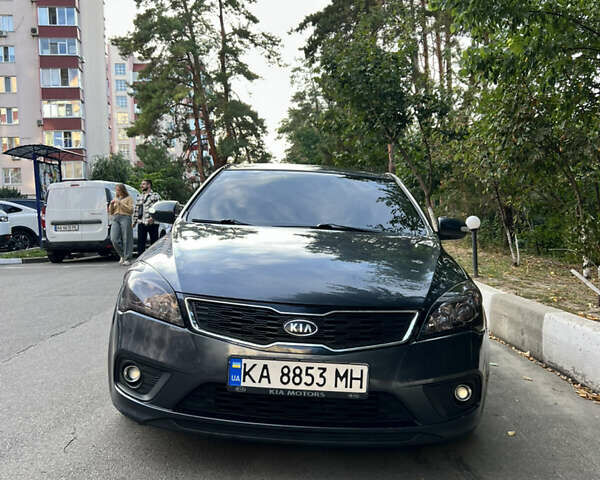 Серый Киа Сид, объемом двигателя 1.59 л и пробегом 210 тыс. км за 8000 $, фото 7 на Automoto.ua