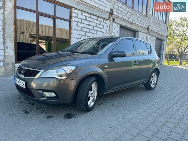 Серый Киа Сид, объемом двигателя 1.58 л и пробегом 278 тыс. км за 5200 $, фото 14 на Automoto.ua