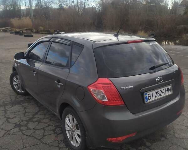 Серый Киа Сид, объемом двигателя 1.4 л и пробегом 195 тыс. км за 6100 $, фото 1 на Automoto.ua