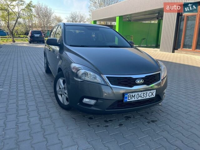 Серый Киа Сид, объемом двигателя 1.58 л и пробегом 278 тыс. км за 5200 $, фото 2 на Automoto.ua