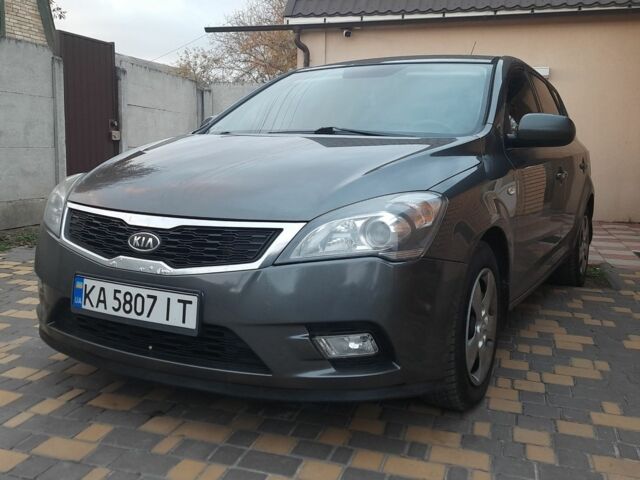 Серый Киа Сид, объемом двигателя 1.6 л и пробегом 238 тыс. км за 5900 $, фото 3 на Automoto.ua