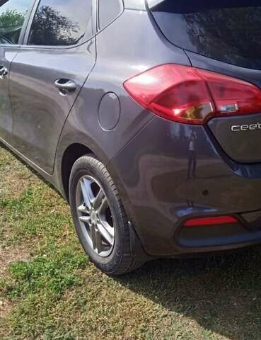 Серый Киа Сид, объемом двигателя 1.6 л и пробегом 289 тыс. км за 8000 $, фото 5 на Automoto.ua