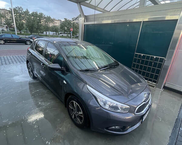 Серый Киа Сид, объемом двигателя 1.6 л и пробегом 200 тыс. км за 9500 $, фото 5 на Automoto.ua