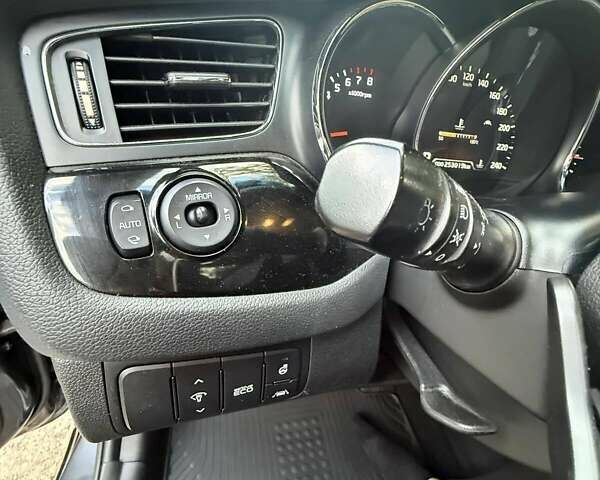 Серый Киа Сид, объемом двигателя 1.6 л и пробегом 253 тыс. км за 11000 $, фото 21 на Automoto.ua