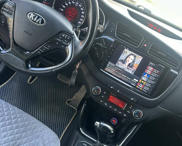 Серый Киа Сид, объемом двигателя 1.6 л и пробегом 144 тыс. км за 10300 $, фото 12 на Automoto.ua