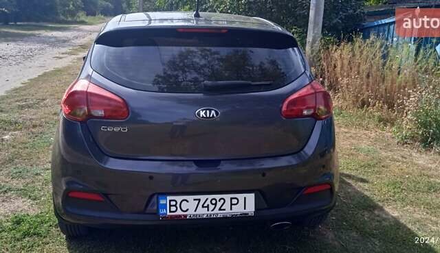 Серый Киа Сид, объемом двигателя 1.6 л и пробегом 289 тыс. км за 8000 $, фото 6 на Automoto.ua