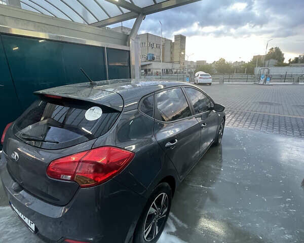 Серый Киа Сид, объемом двигателя 1.6 л и пробегом 200 тыс. км за 9500 $, фото 6 на Automoto.ua