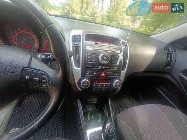 Серый Киа Сид, объемом двигателя 1.6 л и пробегом 210 тыс. км за 5650 $, фото 54 на Automoto.ua